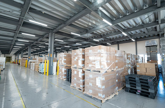 埼玉営業所の倉庫内